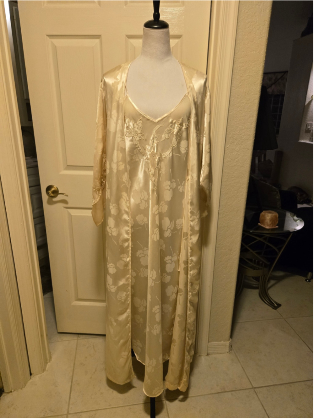 Vintage Josie by Natori Satin Jacquard Nightgown & Robe Set Ivory Cream.